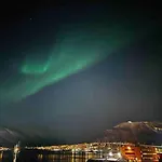 Sea View & Northern Lights -