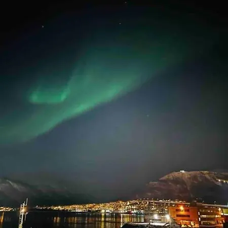 Sea View & Northern Lights -